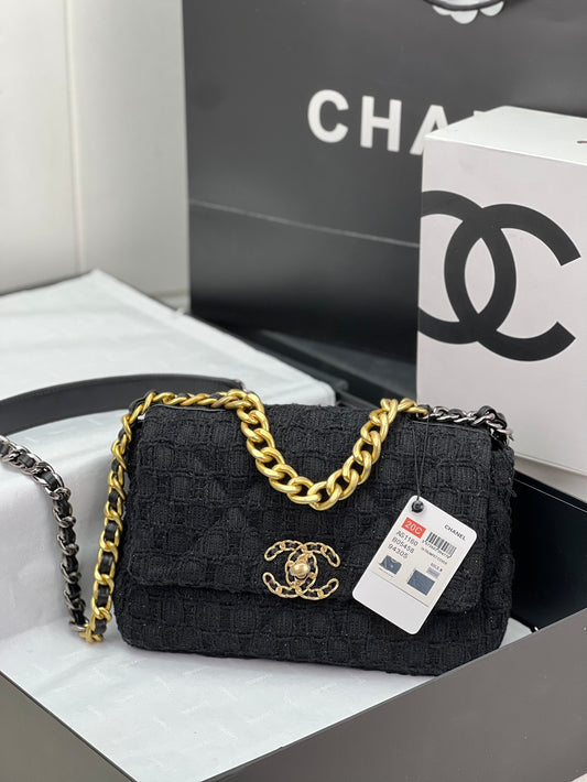 CHANEL 19 HANDBAG AS1161