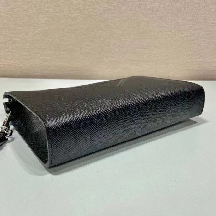 【PRADA 公式 旗艦店】プラダ クラッチバッグ 当日出荷 好評に付き再入荷！ 黒 28*18*1CM