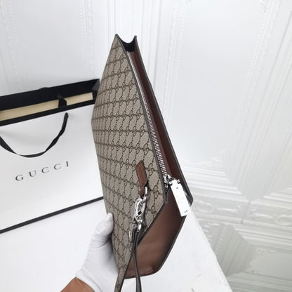 Gucci(グッチ)クラッチバッグ 31.5x24x6cm