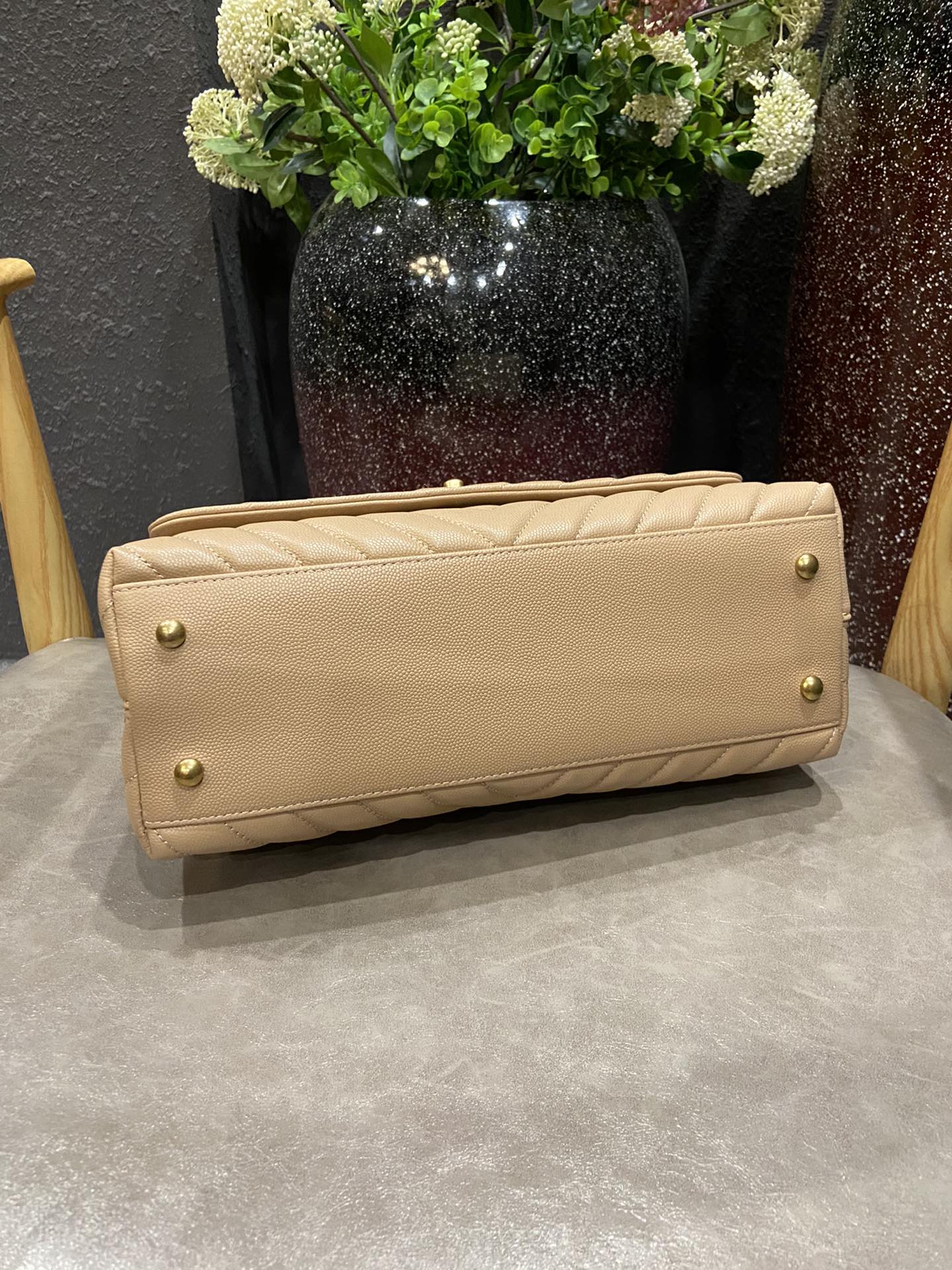 Chanel Cowhide handbag 92991