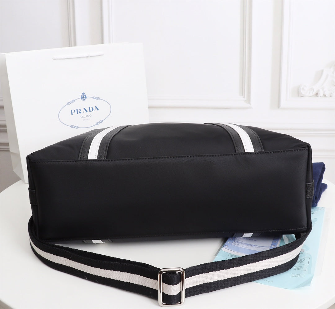 【PRADA 公式旗艦店】プラダ ハンドバッグ 当日出荷 好評に付き再入荷！40*36*13CM