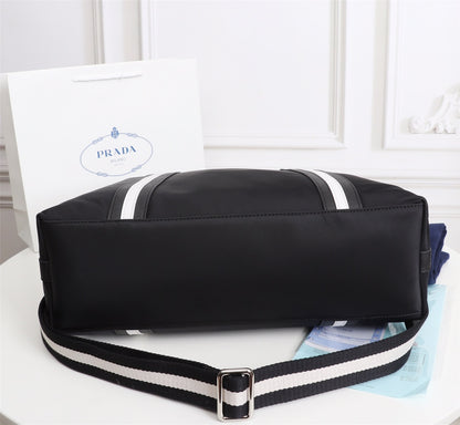 【PRADA 公式旗艦店】プラダ ハンドバッグ 当日出荷 好評に付き再入荷！40*36*13CM