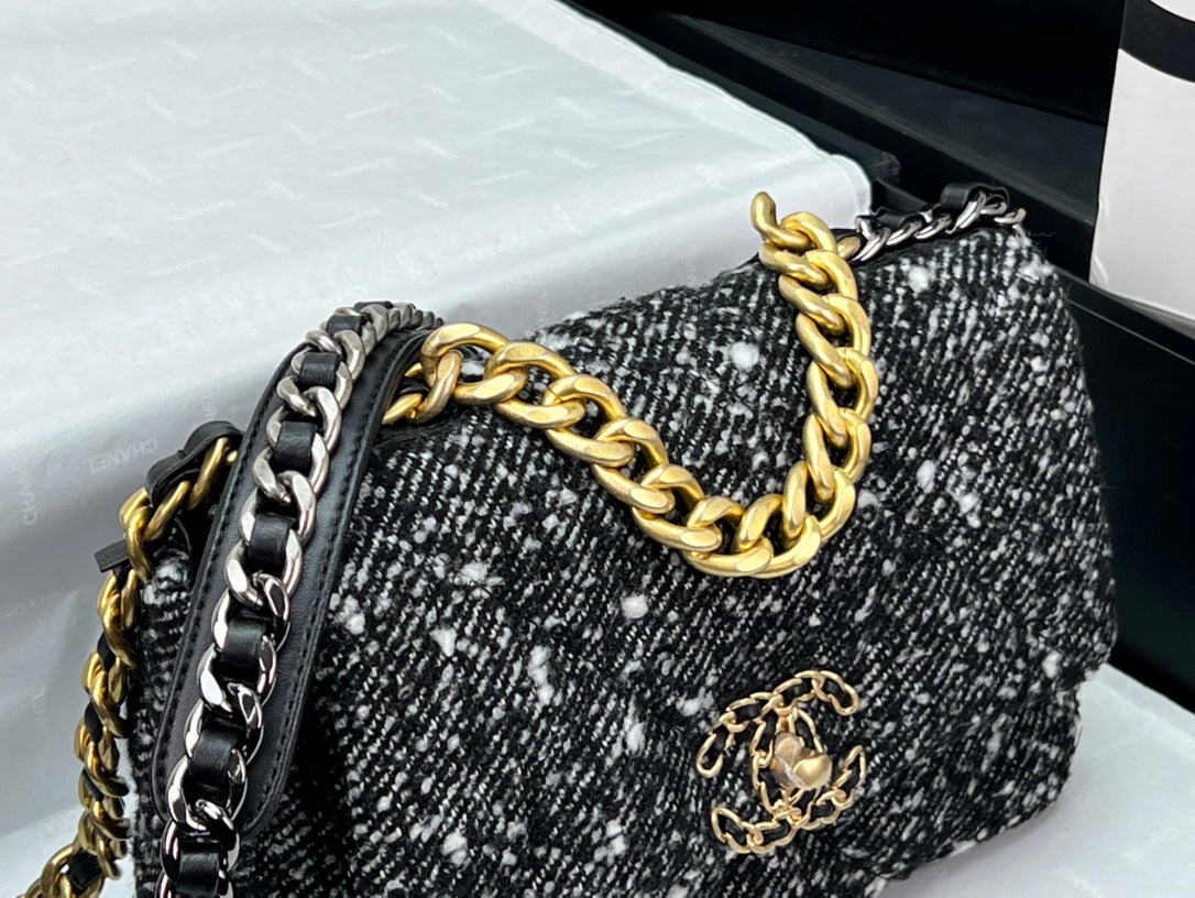 CHANEL 19 HANDBAG AS1161