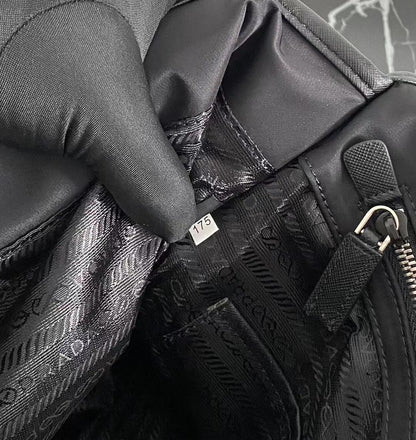 【 PRADA 公式旗艦店】プラダ ショルダーバッグ 当日出荷 好評に付き再入荷！32*24*12CM