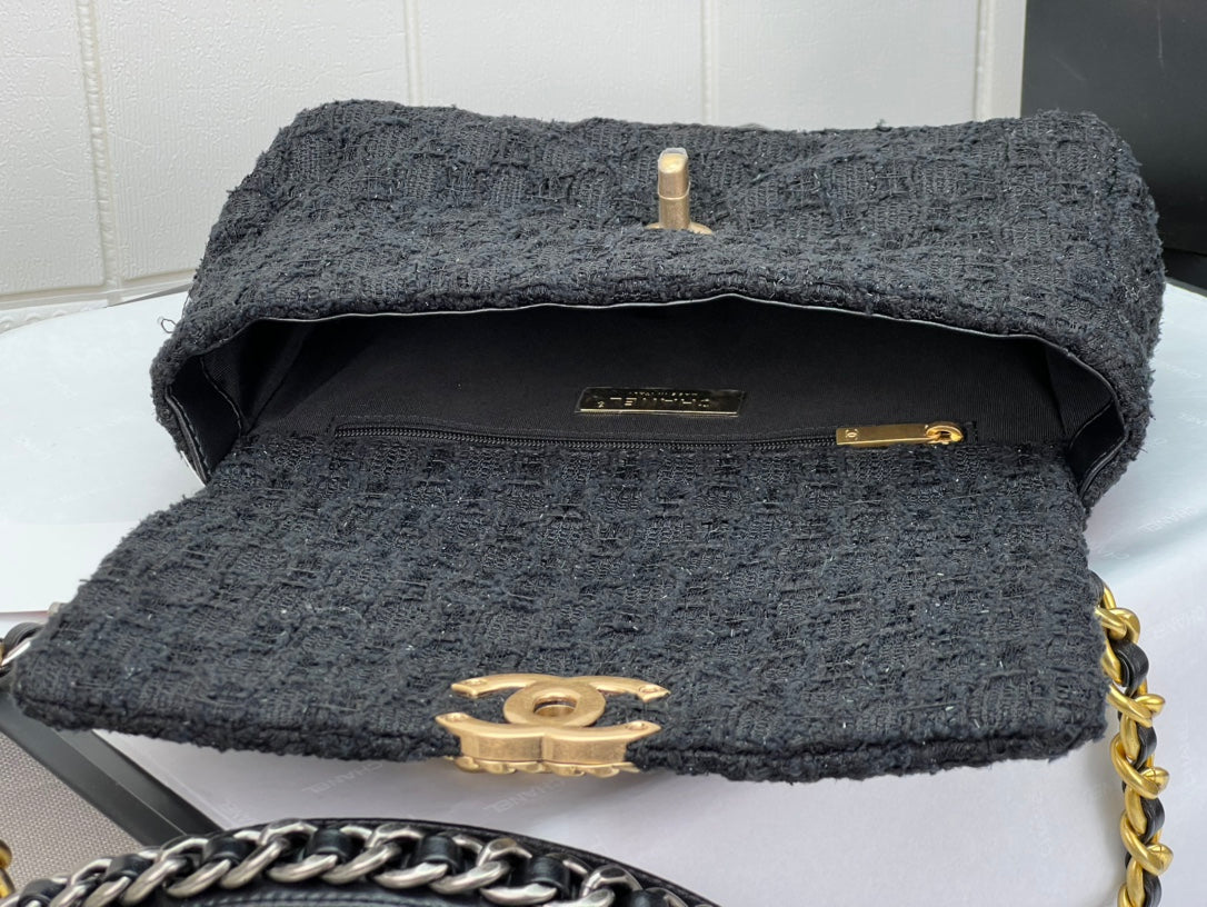CHANEL 19 HANDBAG AS1161