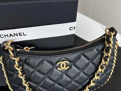 24C/可愛いフォルムで気分上がる★CHANEL ホーボー バッグ