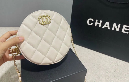 CHANEL ラウンドケーキ