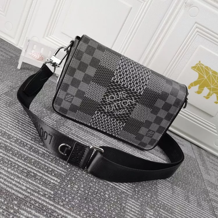 LOUIS VUITTON ルイヴィトン メッセンジャーバッグ 23.5X14X5CM