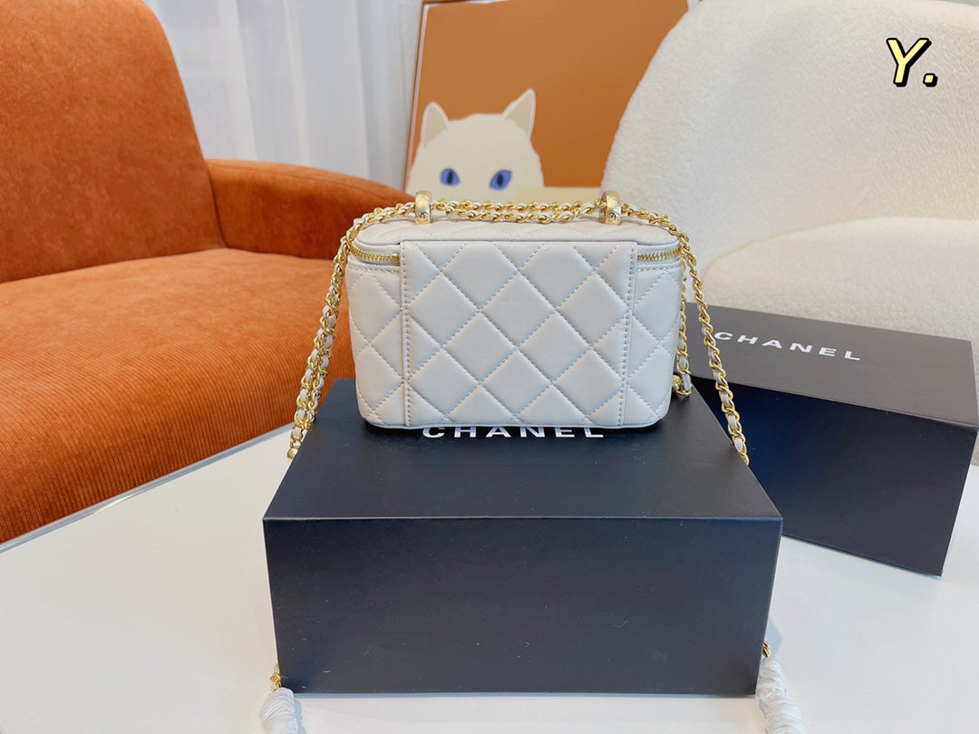 【Chanel 】【シャネル】ショルダーバッグ & クロスボディバッグ 17x8x11 cm