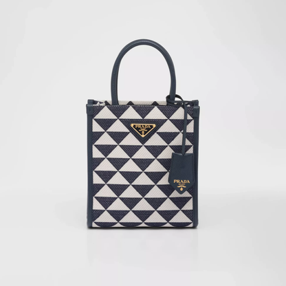 【PRADA】雑誌掲載！藤井夏恋さんが持っている大ヒットのプラダ新作バッグ「シンボル」！