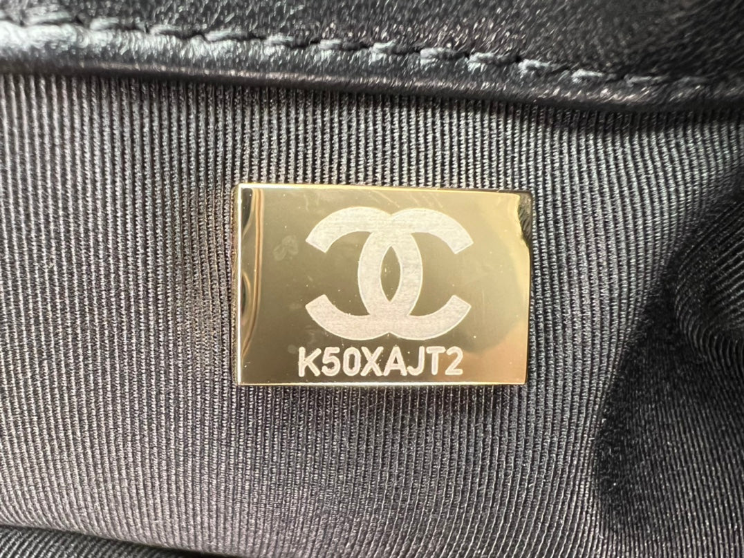 CHANEL 19 HANDBAG AS1161