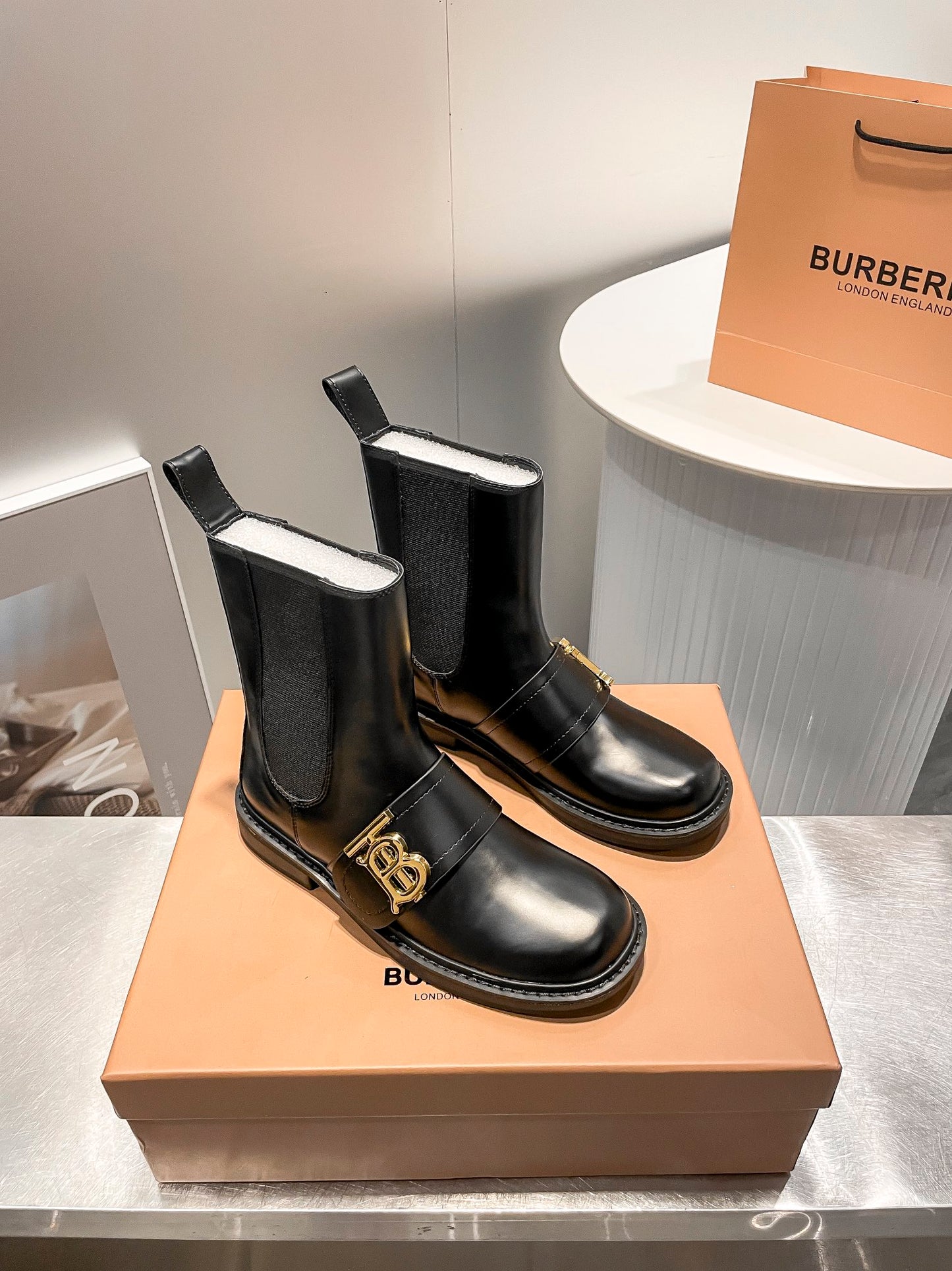 BURBERRY【バーバリー】新作ショートブーツが登場