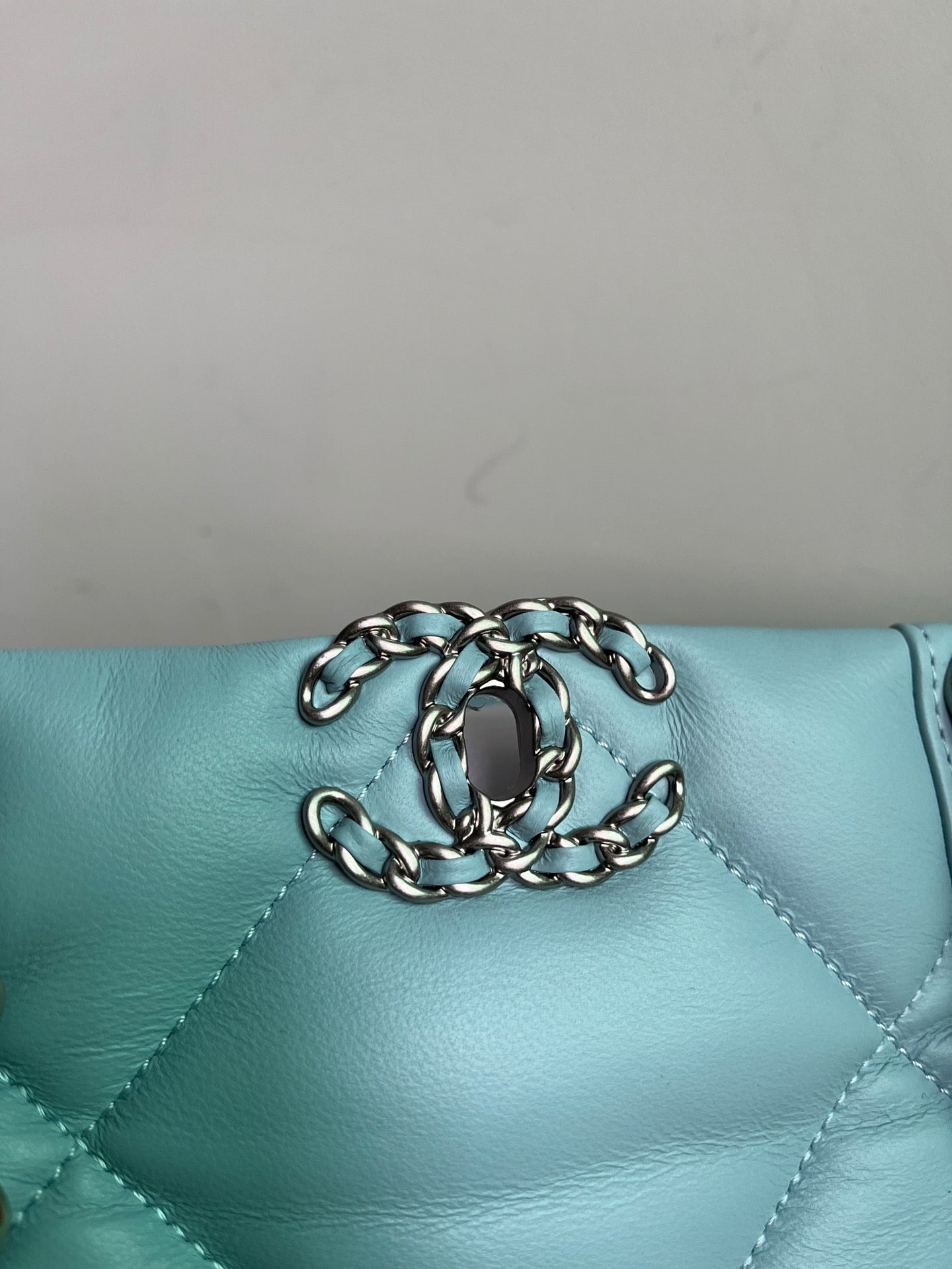 CHANEL 19 SHOPPING BAG 3360