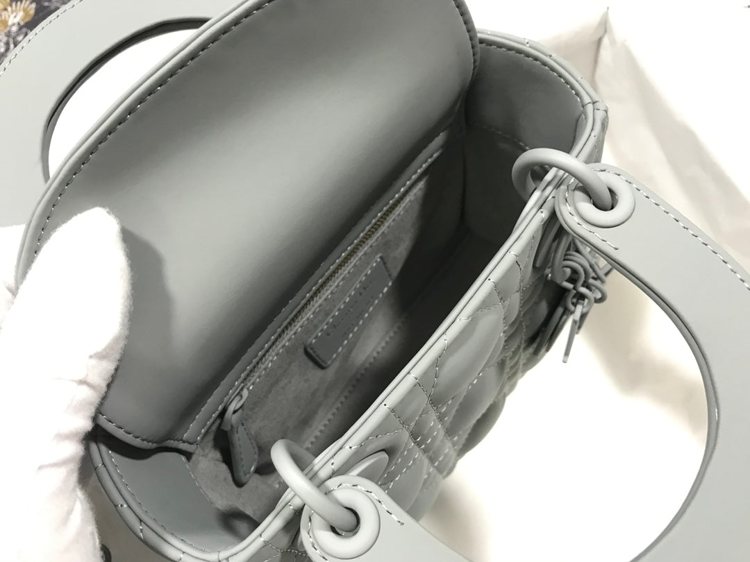 【超入手困難！ほしい！】Lady Diorトリコロールサテンチェック牛革