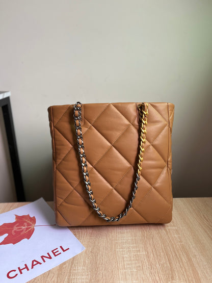 CHANEL 19 SHOPPING BAG 3519