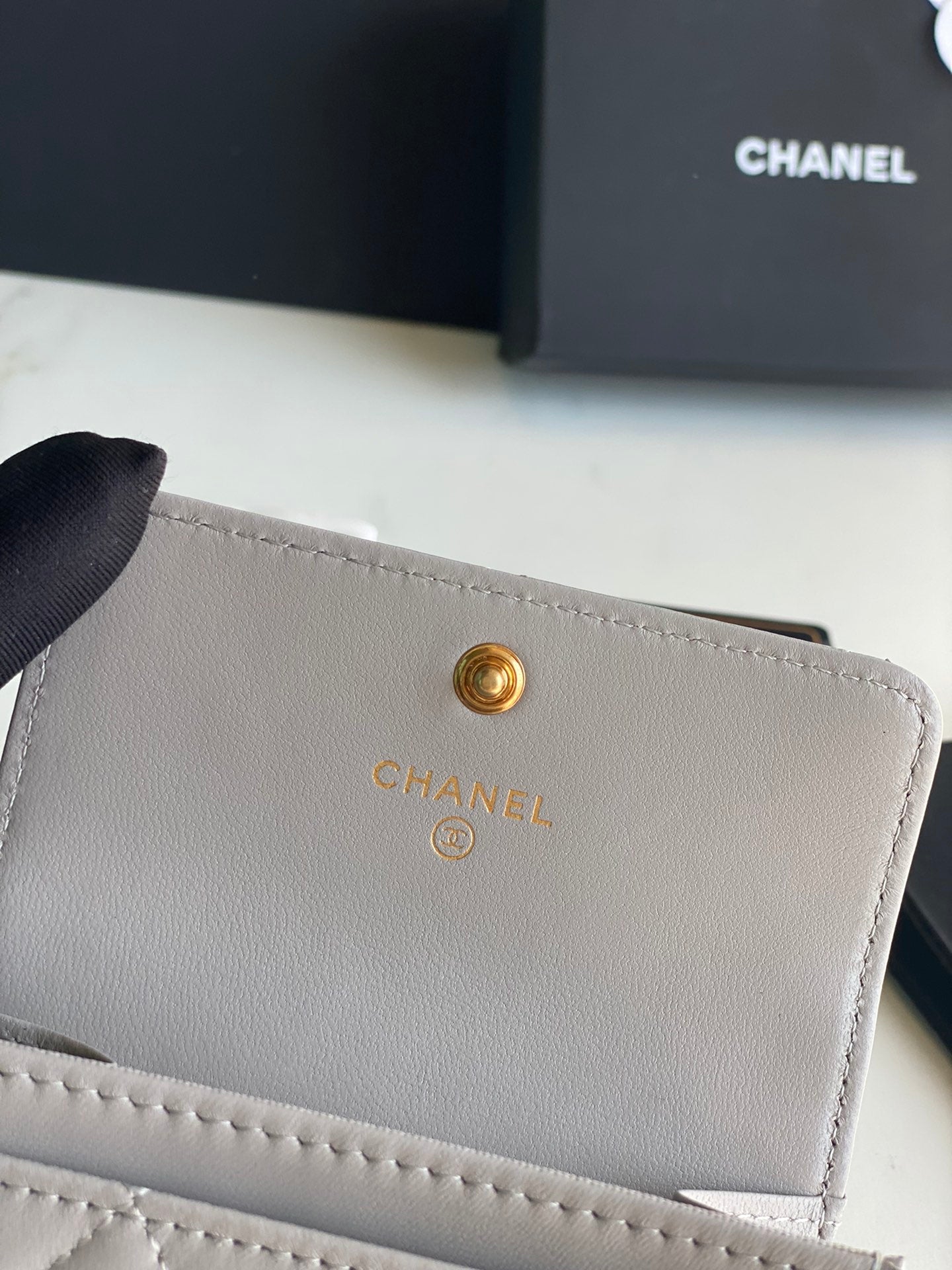 CHANEL 19 FLAP CARD HOLDER AP1790