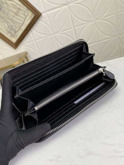 PRADA(プラダ) 財布19x12cm