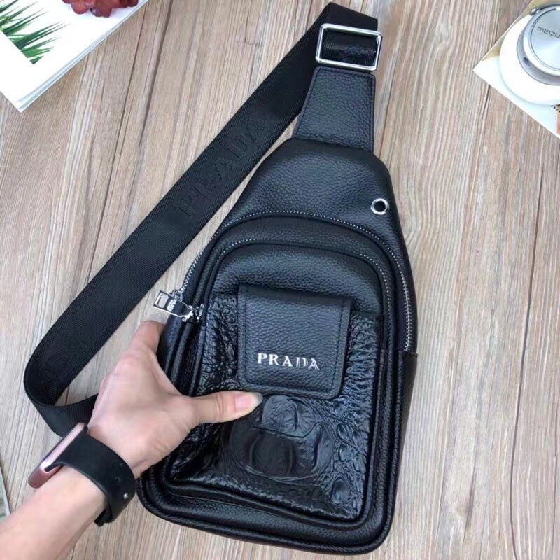 【PRADA 公式 旗艦店】プラダ 胸ポケット当日出荷 好評に付き再入荷！32*18*6CM