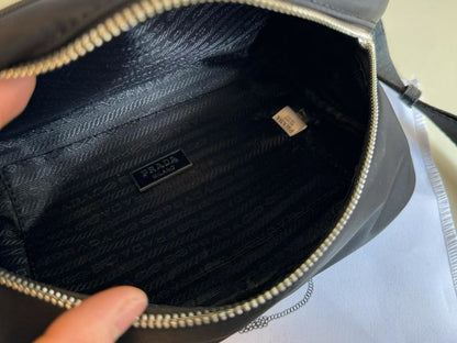 【PRADA 公式 旗艦店】プラダ 斜めがけバッグ 当日出荷 好評に付き再入荷！24*15CM 240719