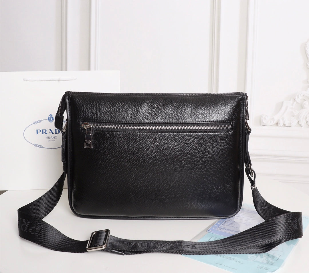 【PRADA 公式 旗艦店】プラダ 斜めがけバッグ 当日出荷 好評に付き再入荷！33*25*6CM