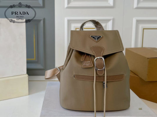 【PRADA 公式 旗艦店】プラダ リュックサック当日出荷 好評に付き再入荷！27*30CM 240719
