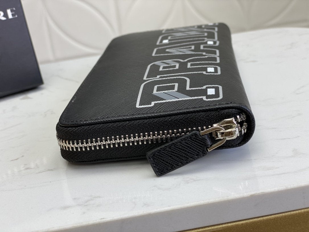PRADA(プラダ) 財布19x12cm