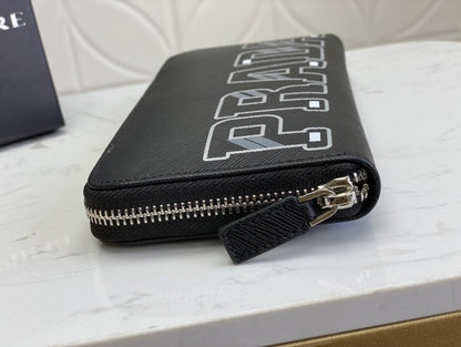 PRADA(プラダ) 財布19x12cm