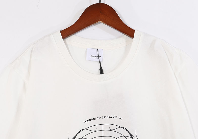 【Burberry】男女兼用、ご好評に付き再入荷！