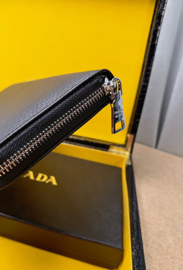 【Prada】プラダ 財布 21x13x2.5cm