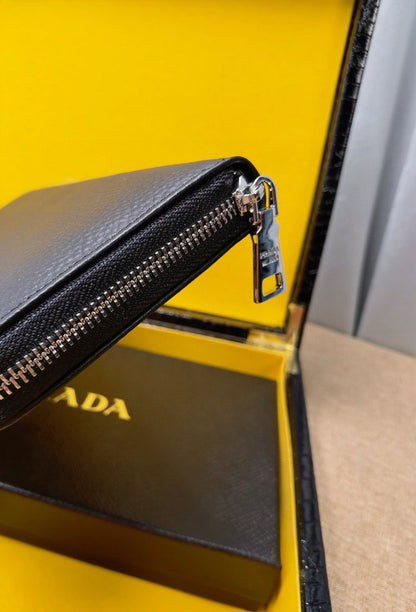 【Prada】プラダ 財布 21x13x2.5cm