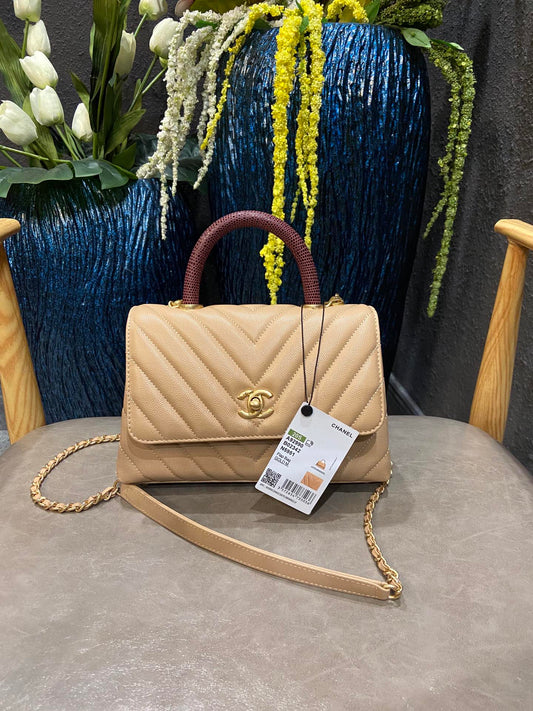 Chanel Cowhide handbag A92990