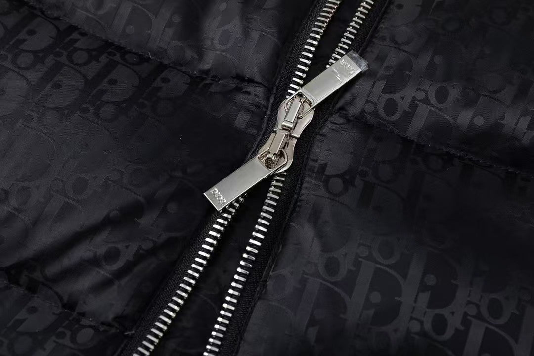 【DIOR公式 旗艦店】（ディオール ） ダウンジャケット、ご好評に付き再入荷！