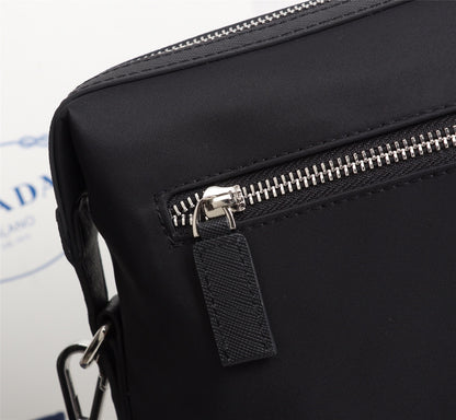 【PRADA 公式旗艦店】プラダ ショルダーバッグ 当日出荷 好評に付き再入荷！31*21*7CM