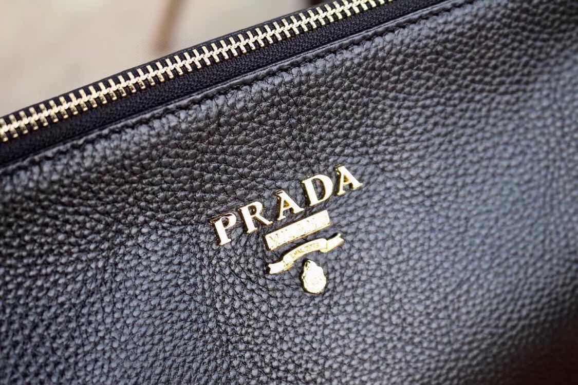 【PRADA 公式 旗艦店】プラダ クラッチバッグ当日出荷 好評に付き再入荷！28*18.5*3CM