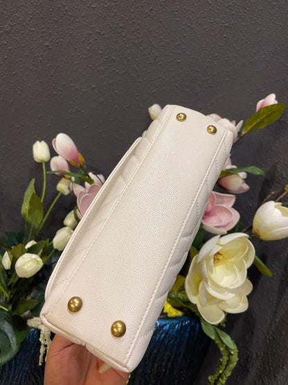 Chanel Cowhide handbag A92990