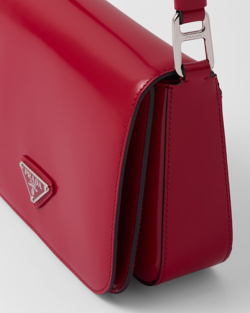 大人気！雑誌「VIVI」に掲載!藤田ニコルの愛用ブランドの新作バッグが掲載されたブラックレザーショルダーバッグ 大人の女性へ