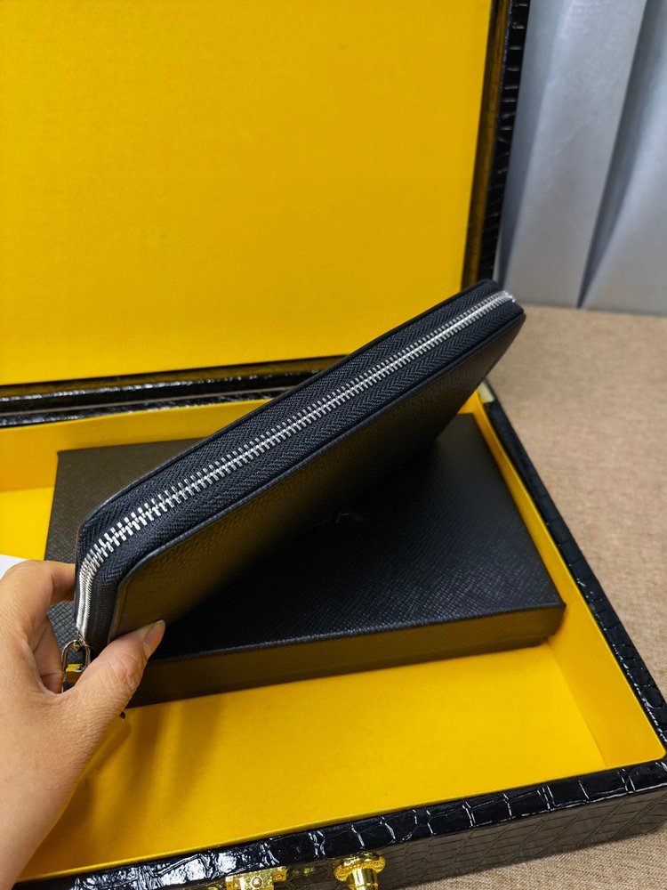 【Prada】プラダ 財布 21x13x2.5cm