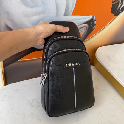 【PRADA 公式 旗艦店】プラダ 胸ポケット当日出荷 好評に付き再入荷！29*17*5.5CM