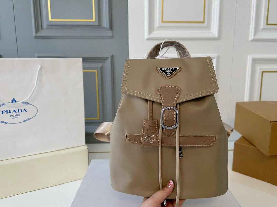 【PRADA 公式 旗艦店】プラダ リュックサック当日出荷 好評に付き再入荷！27*30CM 240719