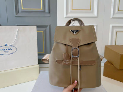 【PRADA 公式 旗艦店】プラダ リュックサック当日出荷 好評に付き再入荷！27*30CM 240719