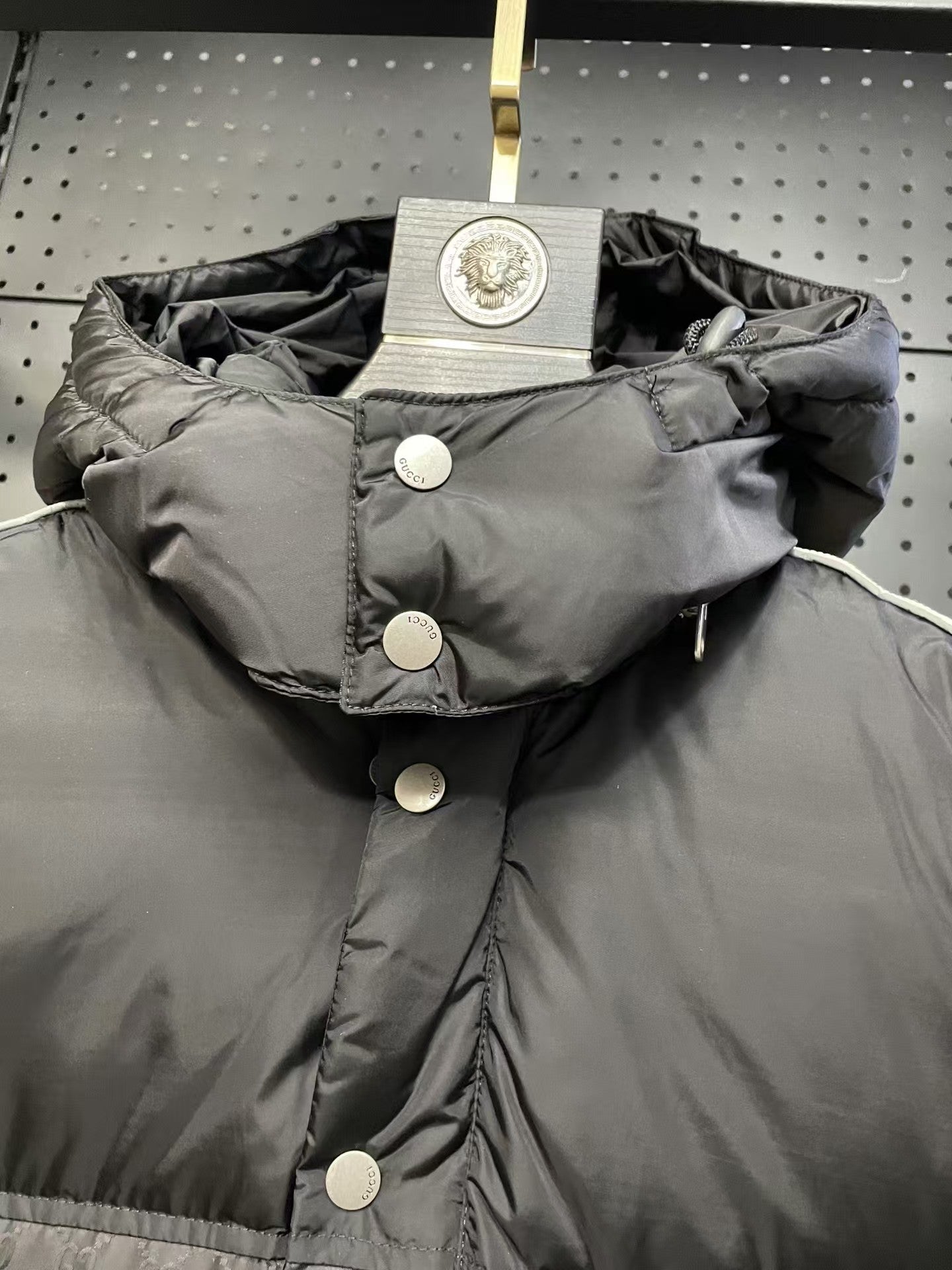 【Gucci公式 旗艦店】（グッチ）ダウンジャケット、ご好評に付き再入荷！