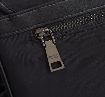 【PRADA 公式 旗艦店】プラダ 斜めがけバッグ 当日出荷 好評に付き再入荷！31*21*6CM