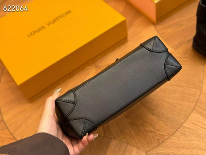 【外出のお供に♪】Louis Vuitton ショルダーバッグ 24*19CM