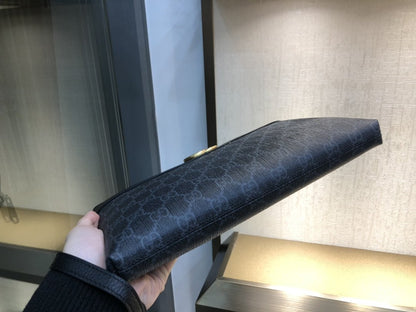Gucci(グッチ)クラッチバッグ 27X17X3cm