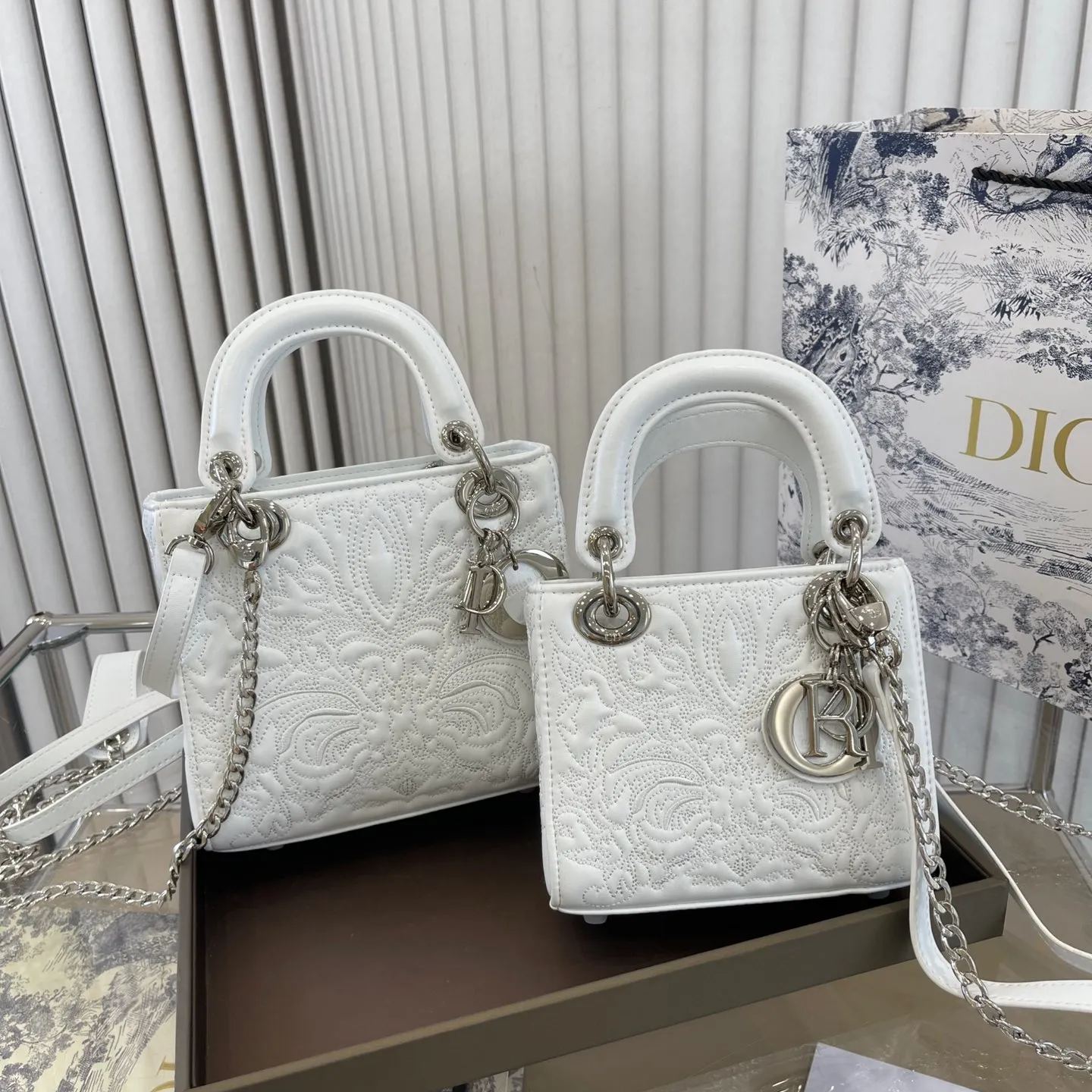 人気カラーお早めに【Dior】LADY DIOR MY ABCDIOR バッグ ラテ