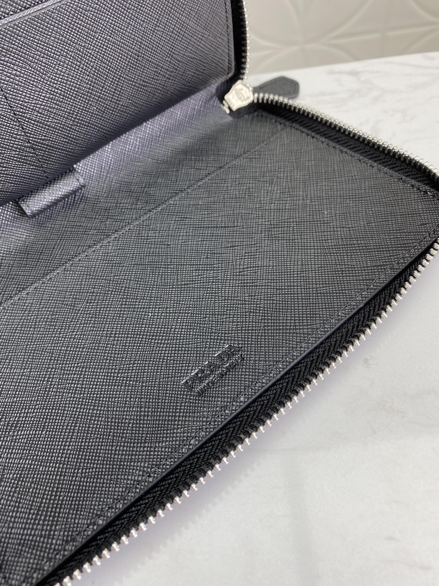 PRADA(プラダ) 財布 21x12cm