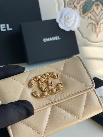CHANEL 19 FLAP CARD HOLDER AP1790