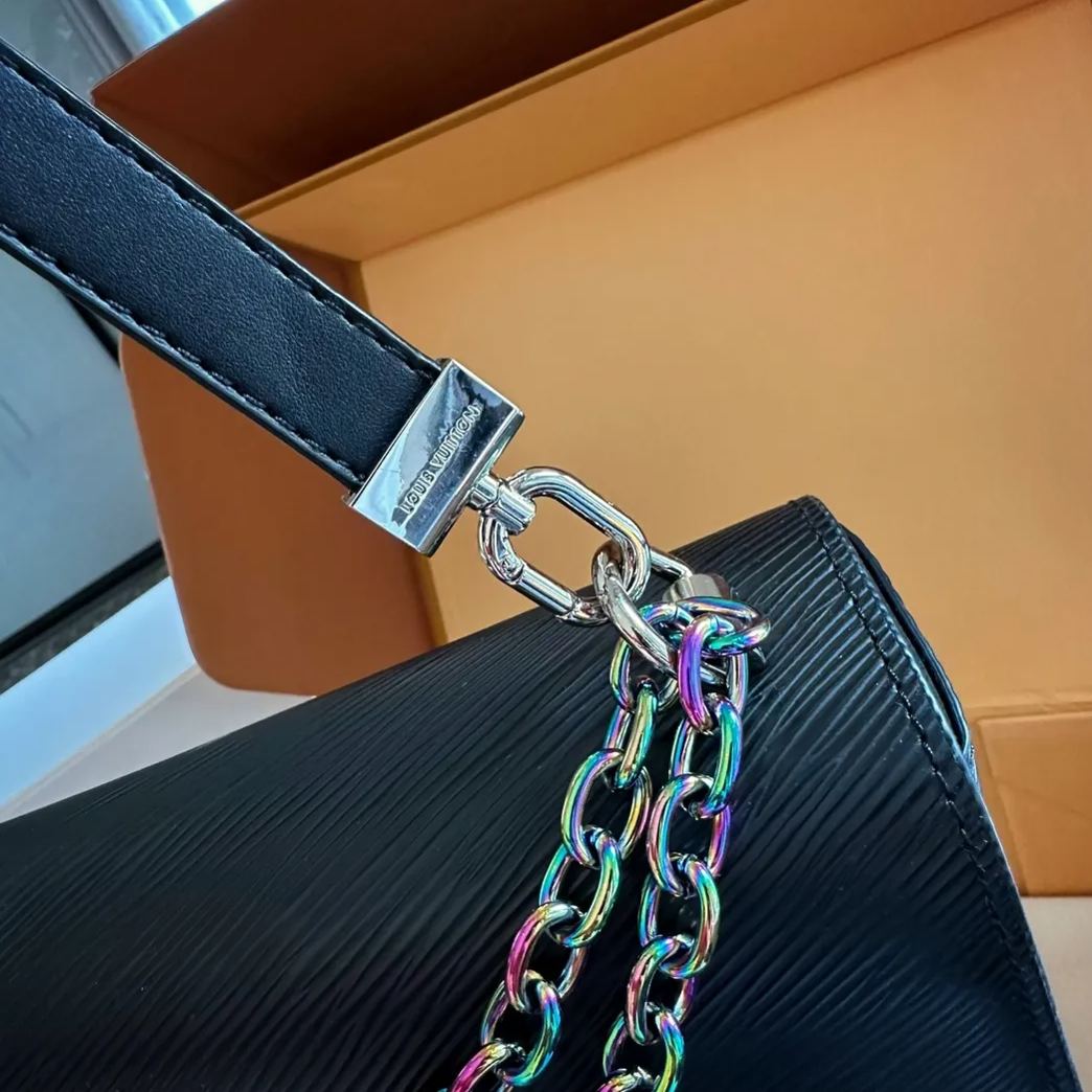 ★Louis Vuitton★ネオクラシカルなツイストミディアムバッグの登場です