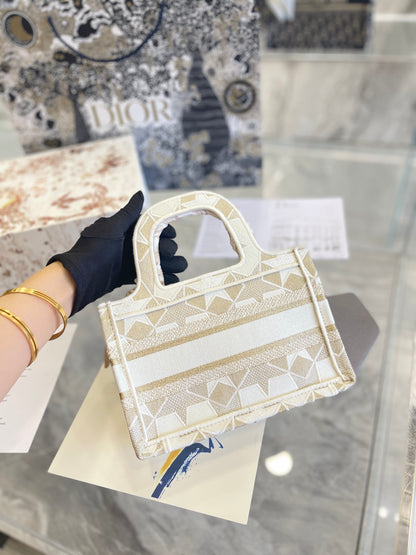 2022新型Diorミニ限定ハンドバッグ ディオールミニBOOK TOTEハンドバッグ