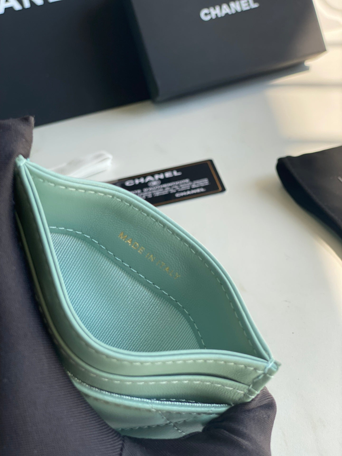 CHANEL 19 CARD HOLDER AP1167